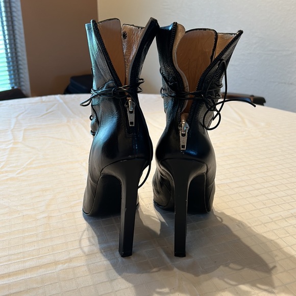 Manolo Blahnik lace up shoe boots - Picture 4 of 5